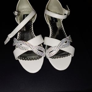 Girls size 1 white Sandles
